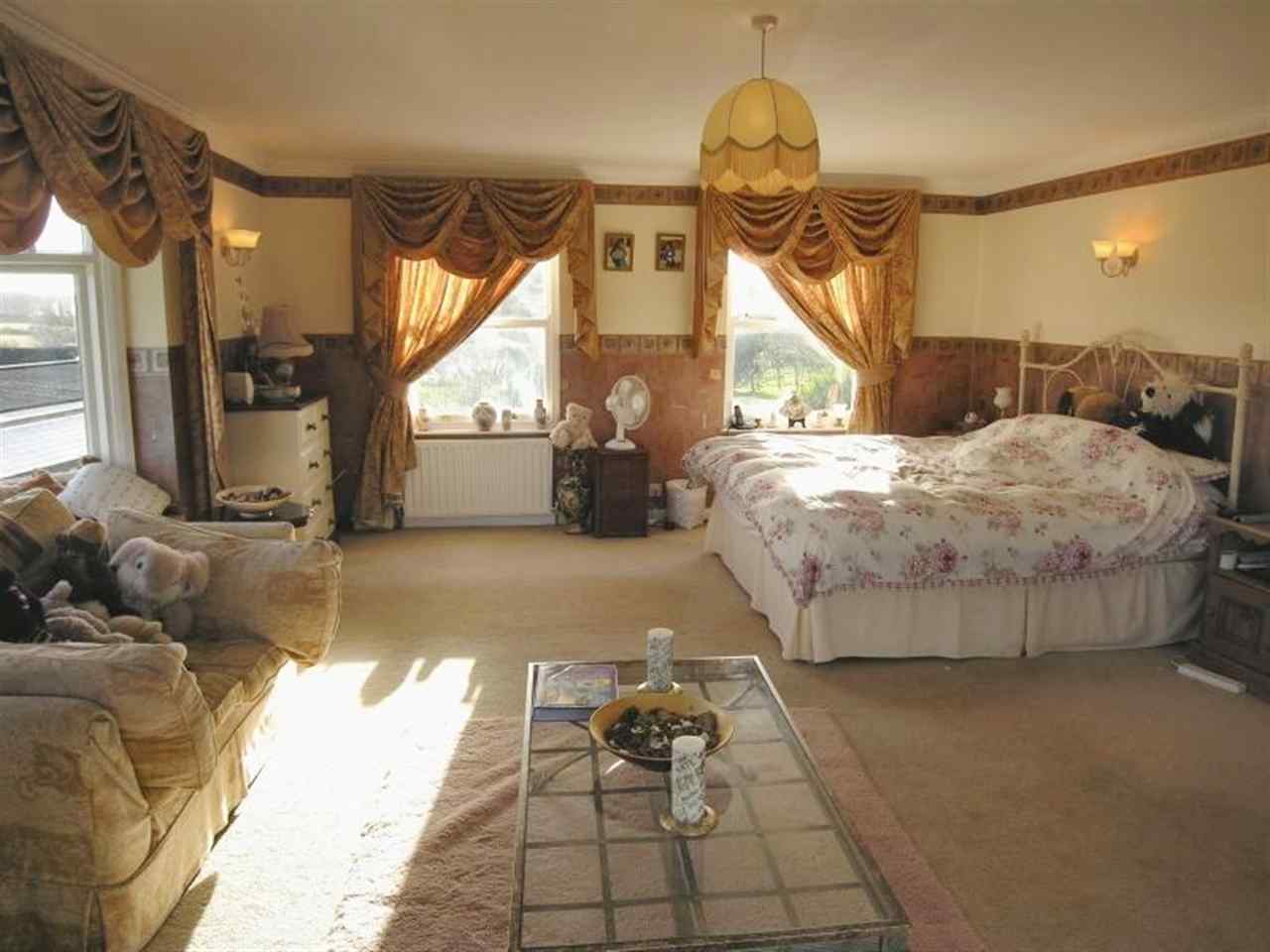 resized-2349823-Bedroom 2.jpg